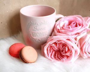 Превью обои macaron, печенье, чашка, розы