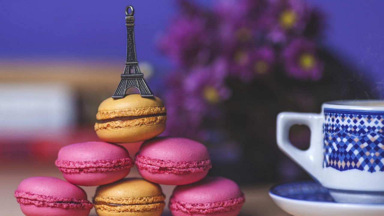 Обои macaron, печенье, эйфелева башня, чашка