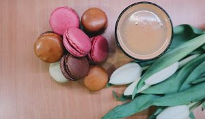 Превью обои macaron, печенье, кофе, тюльпаны