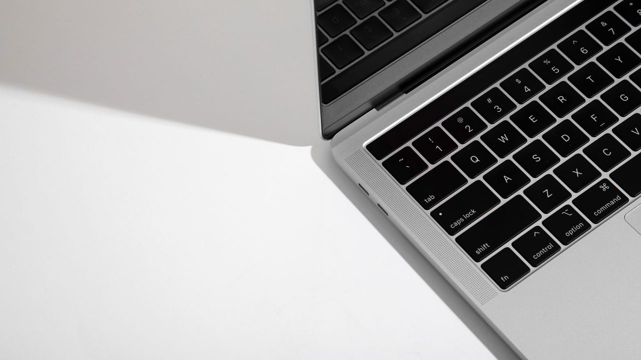Обои macbook, appele, клавиши, белый, компьютер