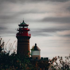 Превью обои маяк, архитектура, кусты, небо