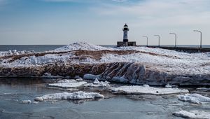 Превью обои маяк, берег, река, лед, снег