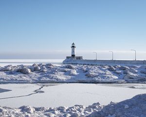 Превью обои маяк, берег, снег, вода, зима, природа