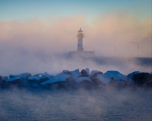 Превью обои маяк, камни, море, туман