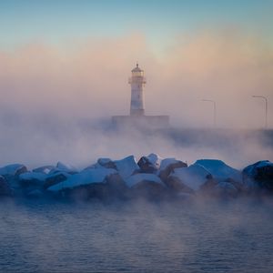 Превью обои маяк, камни, море, туман