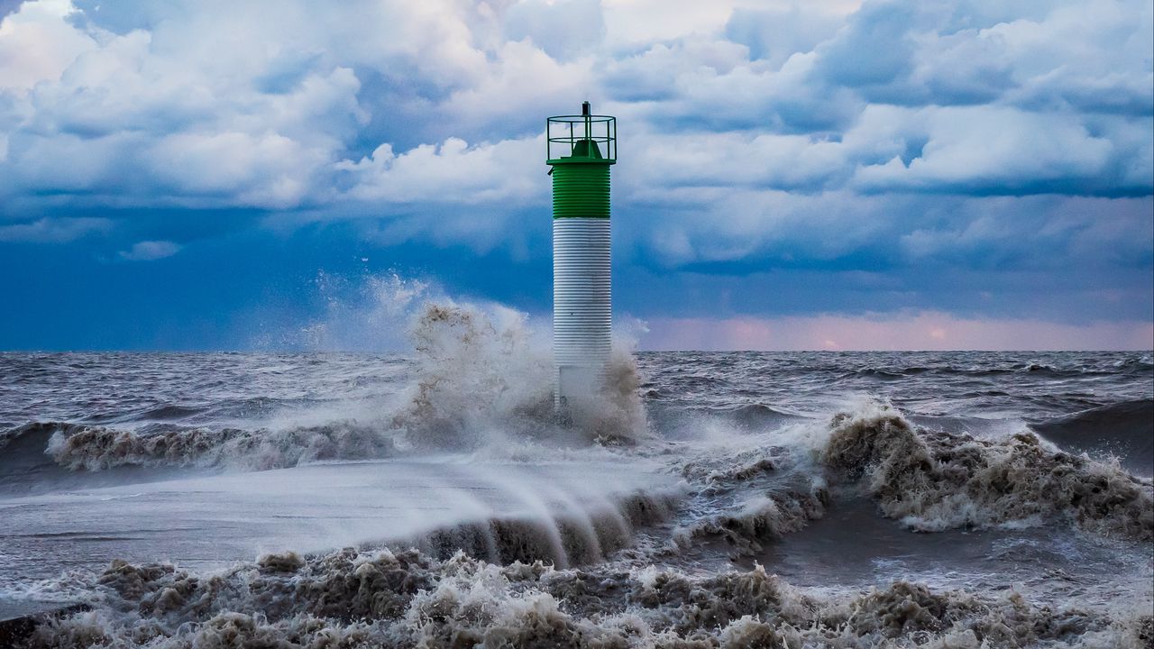 Обои маяк, море, шторм, волна, брызги