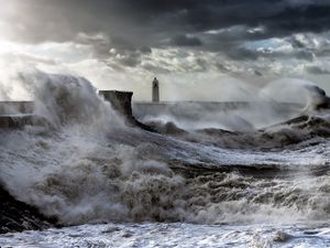 Превью обои маяк, море, шторм, волны, брызги