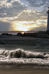 Превью обои маяк, море, волны, вода, грязная