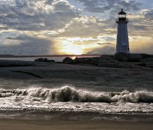 Превью обои маяк, море, волны, вода, грязная