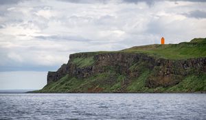 Превью обои маяк, остров, море, обрыв, трава