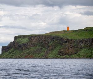 Превью обои маяк, остров, море, обрыв, трава