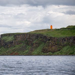 Превью обои маяк, остров, море, обрыв, трава