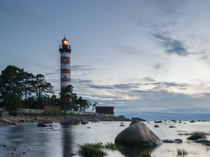 Превью обои маяк, побережье, здание, море, вечер