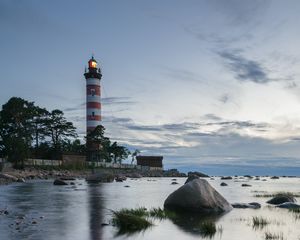 Превью обои маяк, побережье, здание, море, вечер