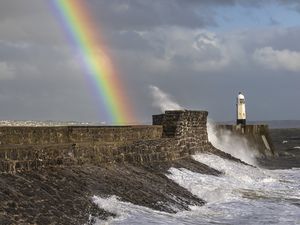 Превью обои маяк, радуга, море, волны