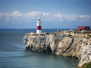 Превью обои маяк, скала, обрыв, море, пейзаж