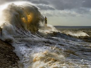 Превью обои маяк, волны, шторм, море