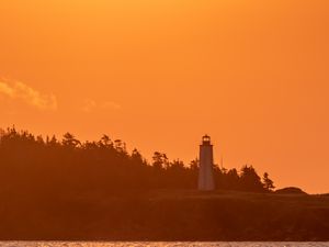 Превью обои маяк, закат, солнце, берег, сумерки