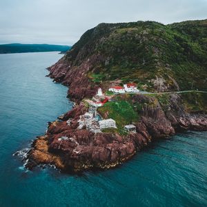 Превью обои маяк, здания, скалы, море, склон