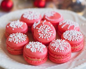 Превью обои макаруны, печенье, розовый, снежинки, праздник