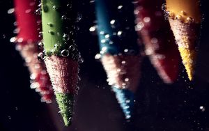 Превью обои макро, карандаш, вода, цветной