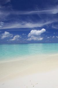 Превью обои мальдивы, океан, пляж, песок, вода, облака, зонт