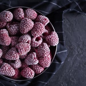 Превью обои малин, ягоды, замороженные