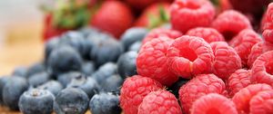 Превью обои малина, ягоды, размытие