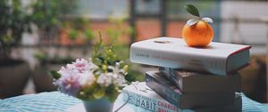 Превью обои мандарин, книги, стол, чтение, светлый