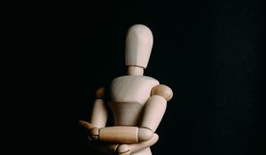 Превью обои марионетка, фигурка, дерево, темный