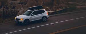 Превью обои машина, дорога, горы, закат, пейзаж