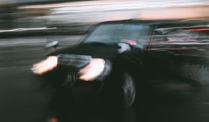Превью обои машина, размытость, движение, скорость, огни