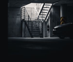 Превью обои машина, серый, темный, парковка, лестница