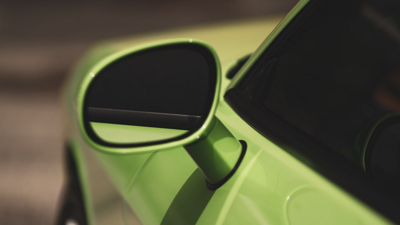 Обои машина, зеркало, близко, зеленый