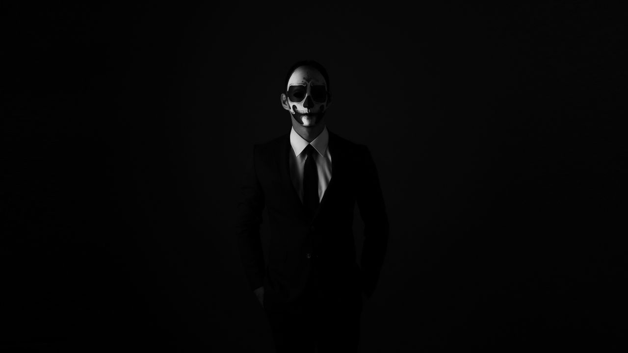 Обои маска, аноним, чб, галстук, пиджак, рубашка, темный