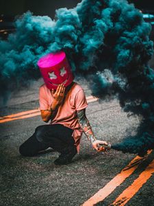 Превью обои маска, дым, улица, человек, дымовая шашка