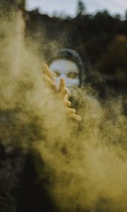 Превью обои маска, руки, цветной дым, частицы