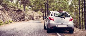 Превью обои mazda 2, вид сзади, серебристый