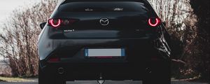 Превью обои mazda 3, mazda, автомобиль, черный, вид сзади, дорога