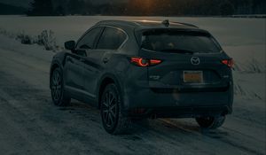 Превью обои mazda cx-5, mazda, автомобиль, внедорожник, серый, вид сзади, снег, закат