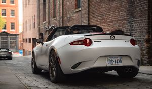 Превью обои mazda mx-5, mazda, автомобиль, белый