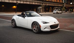 Превью обои mazda mx-5, mazda, автомобиль, белый, дорога