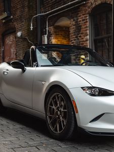 Превью обои mazda mx-5, mazda, автомобиль, белый, колесо