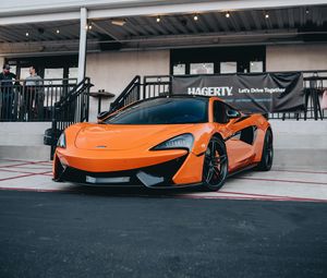 Превью обои mclaren 600lt, mclaren, автомобиль, суперкар, оранжевый