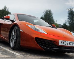 Превью обои mclaren, автомобиль, оранжевый, фара