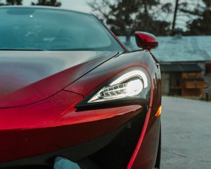 Превью обои mclaren, автомобиль, суперкар, красный, фара, вид спереди