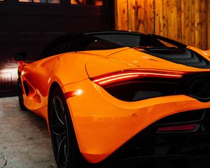 Превью обои mclaren, автомобиль, суперкар, оранжевый, фонарь, вид сзади