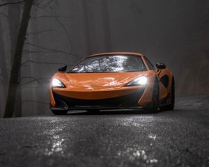 Превью обои mclaren, автомобиль, суперкар, оранжевый, дорога, туман