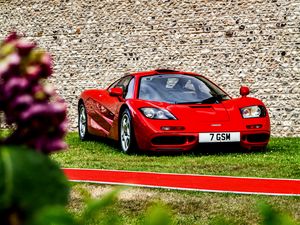 Превью обои mclaren f1, mclaren, автомобиль, спорткар, красный, вид спереди