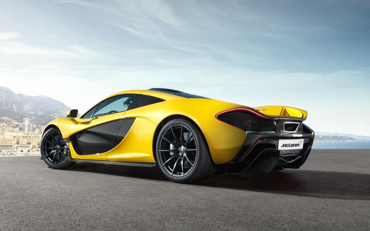 MCLAREN p1 вид сбоку